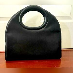 Impeccable Saks Fifth Ave supple calfskin handbag in Black